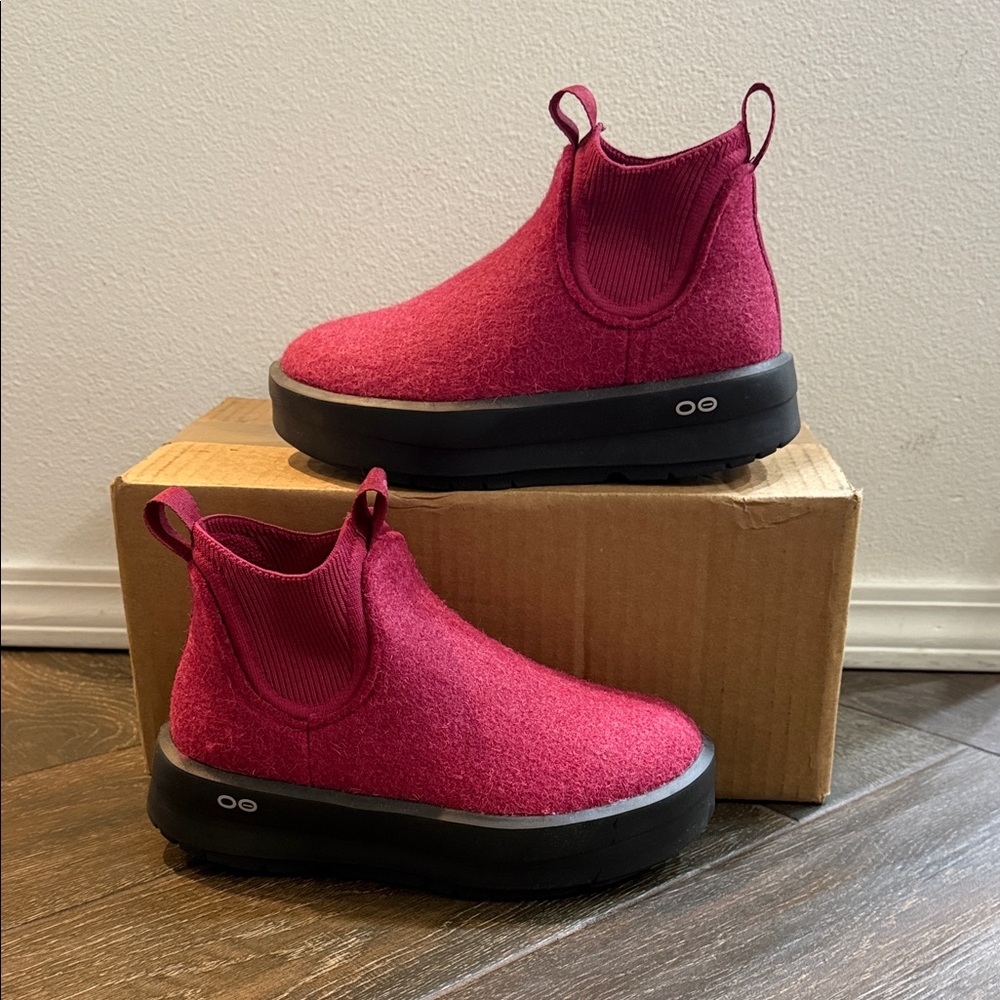 OOFOS recovery boots